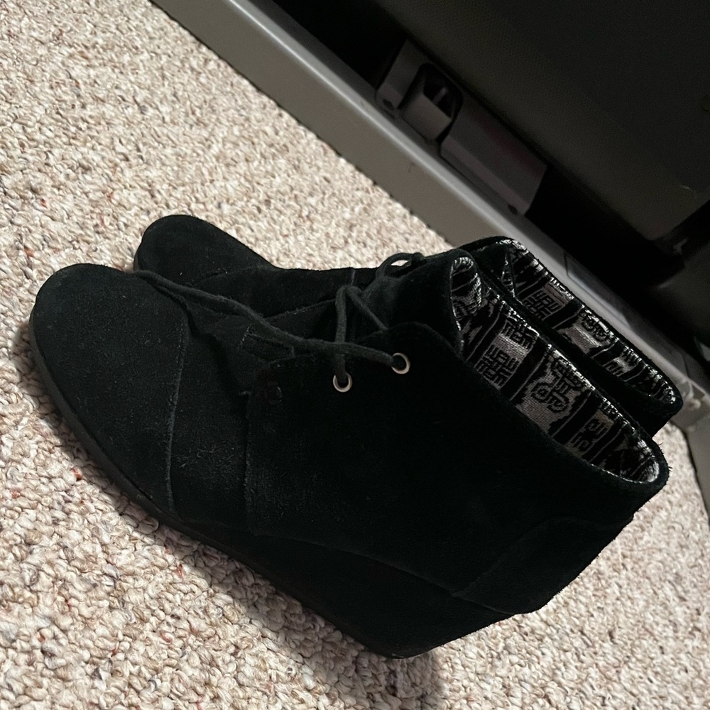 Women’s TOMS